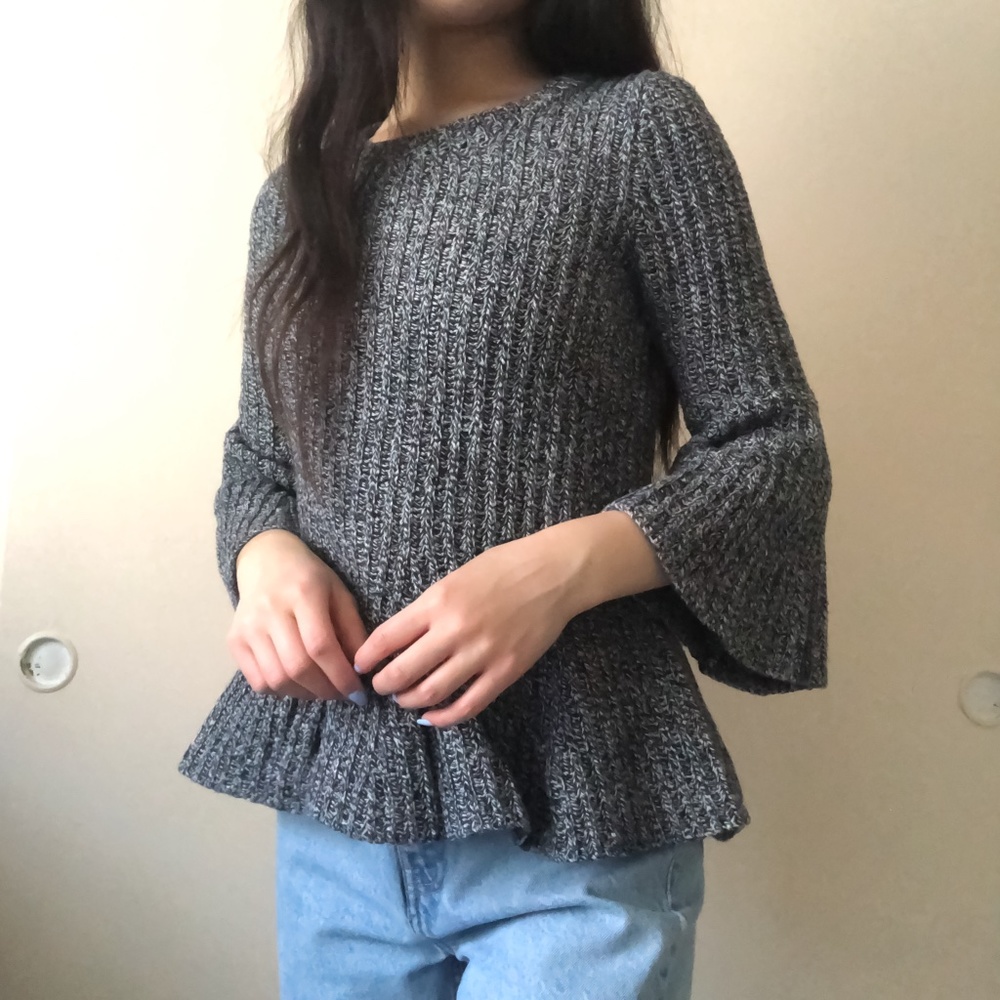 GAP Heathered Ruffle Sweater - Picture 2 of 5
